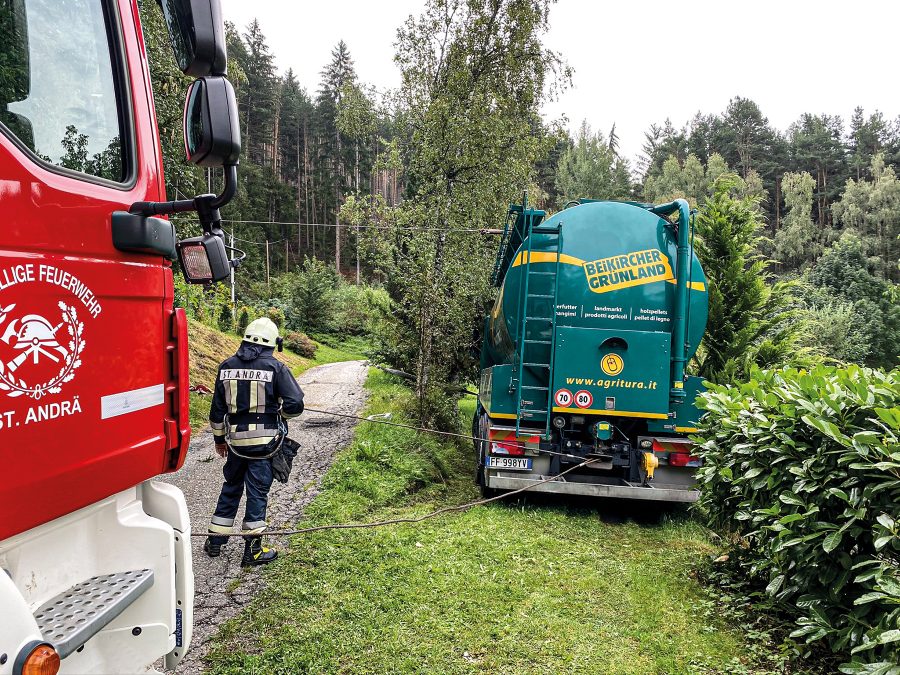 Schwerfahrzeug von Strasse